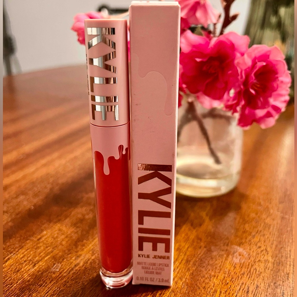 Kylie Matte Liquid Lipstick in Baby Girl Matte 204
